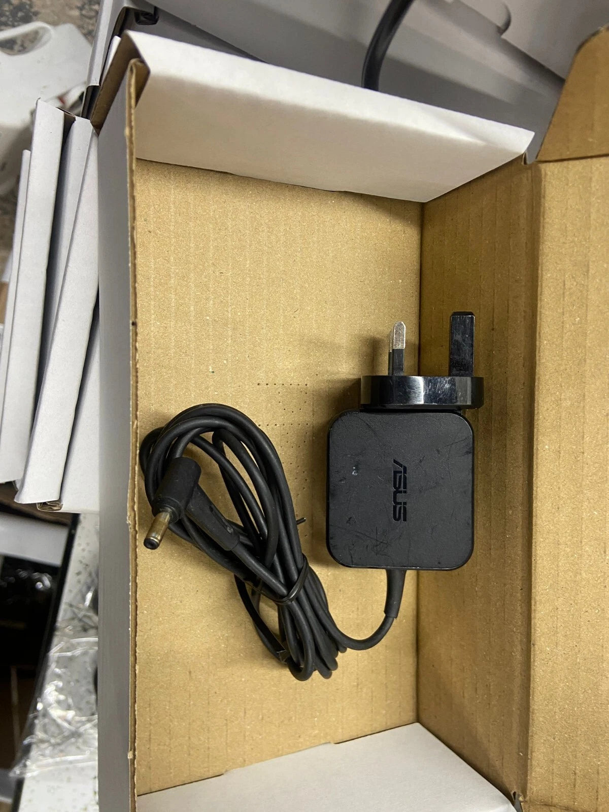 GENUINE ASUS 45W 19V 2.37A 4.0mm * 1.2mm ADAPTER CHARGER + POWER LEAD