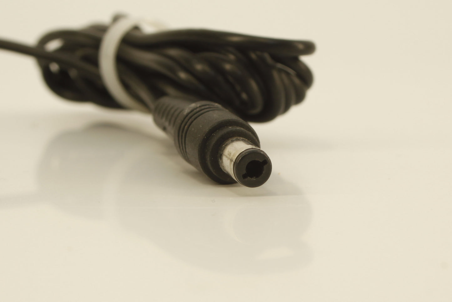 Genuine Yealink 33.6W 48V 0.7A Power Adapter Charger with power lead