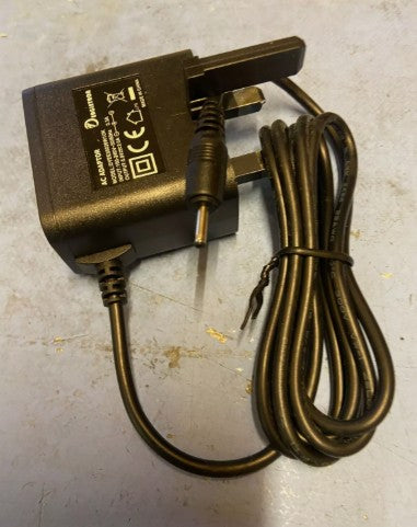 UK 5.0V-2.0A Mains AC-DC Power Adaptor Charger for a Tablet 2.5mm*0.8mm